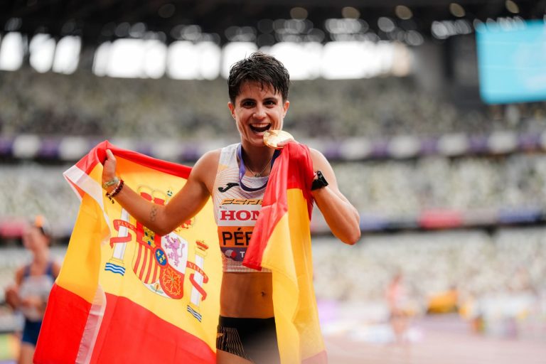 Ecos de Tokio. María, Súper Estrella-H