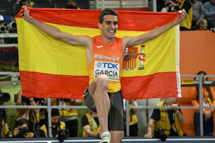 Mariano_se_corona_rey_de_torun_H